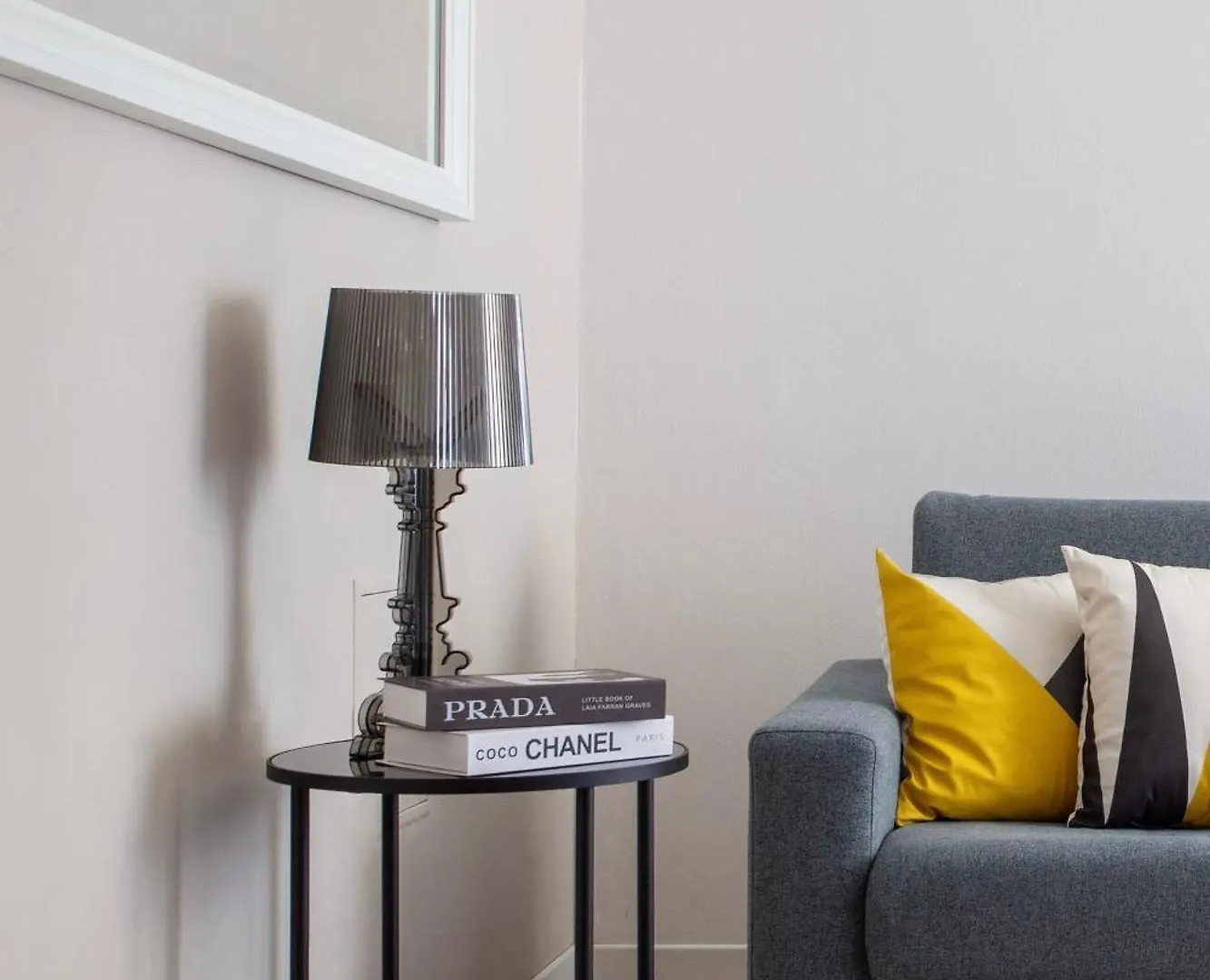 Solari Apartment, Milan Fashion Street contacts